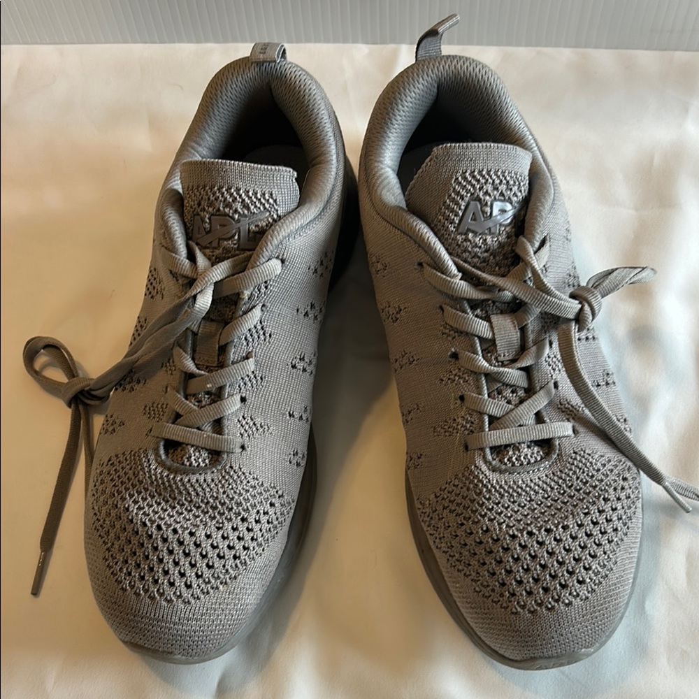 Lululemon Women’s APL Techloom Pro Light Gray Athletic Shoe Sz 10.5-VGUC